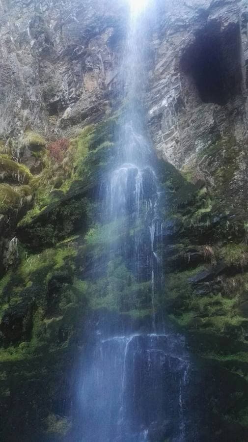 Cascada de El Gualtón en Carracedo de Compludo (León).