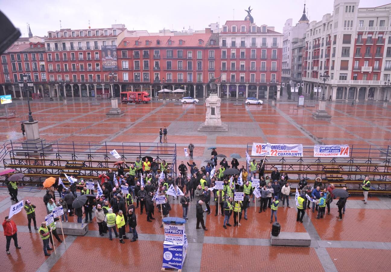 El objetivo de la movilización es alcanzar un acuerdo con la Corporación Municipal en cuanto a un aspecto fundamental como consideran la conciliación laboral y familiar «adecuada a la carga de trabajo que nuestro colectivo viene soportando desde hace tiempo»