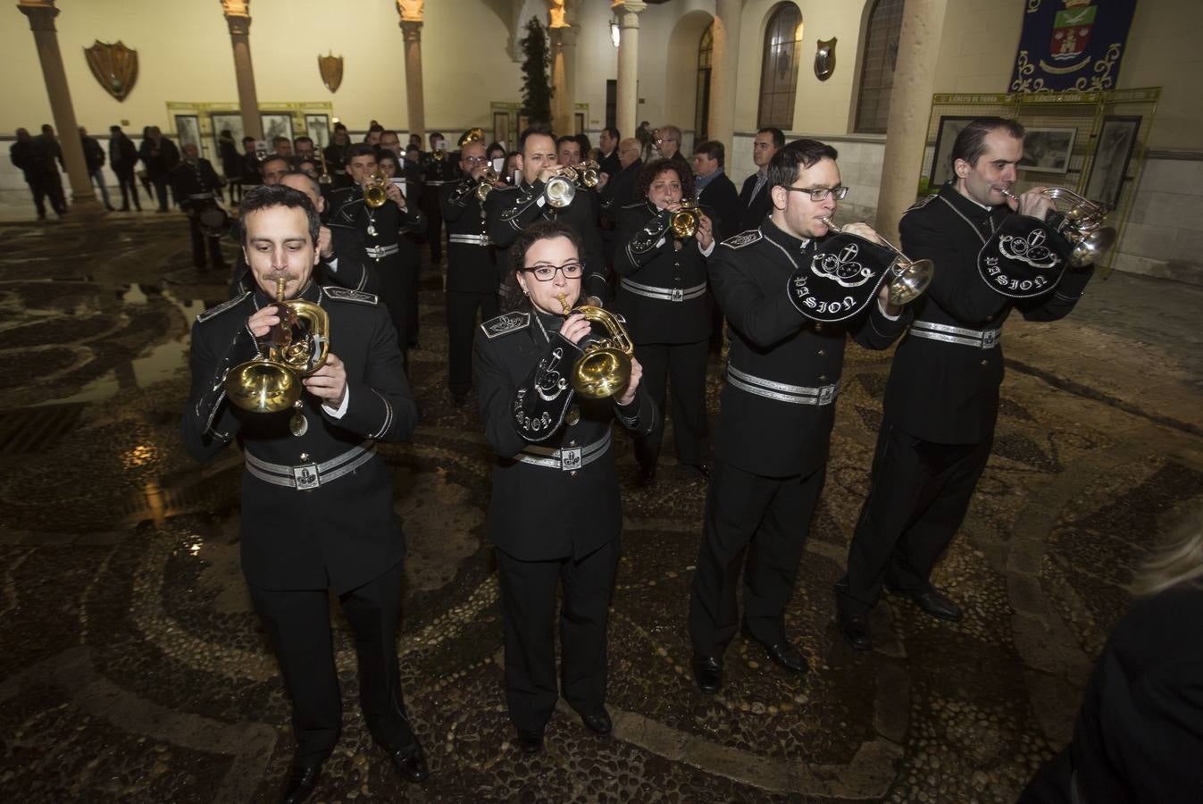 Las bandas de la Cofradía penitencial de la Sagrada Pasión de Cristo y de la Cofradía penitencial de Nuestra Señora de la Pieda ofrecieron un recital en el Patio Central del palacio