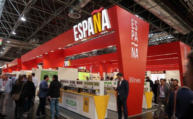 Expositor de la DO Rueda en el Pabellón de España, en la edición de 2017 de Prowein. 