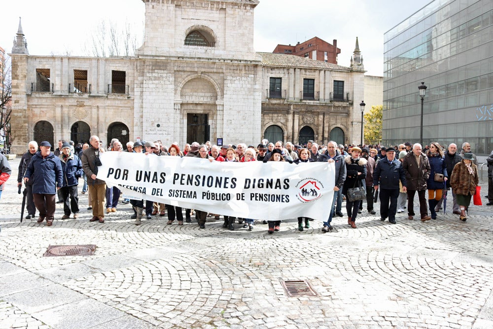 Fotos: Más de 4.000 burgaleses se manifiestan por unas pensiones dignas