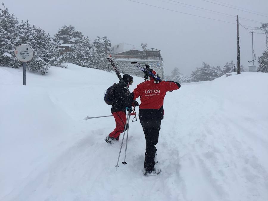 Fotos: Nieve en El Espinar y en el Puerto de Navacerrada