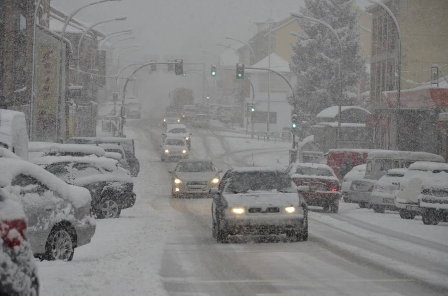 Fotos: Nieve en El Espinar y en el Puerto de Navacerrada