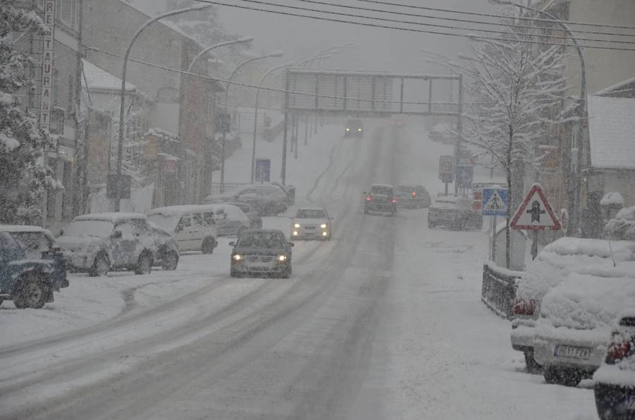 Fotos: Nieve en El Espinar y en el Puerto de Navacerrada