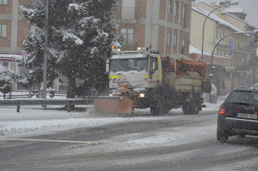 Fotos: Nieve en El Espinar y en el Puerto de Navacerrada
