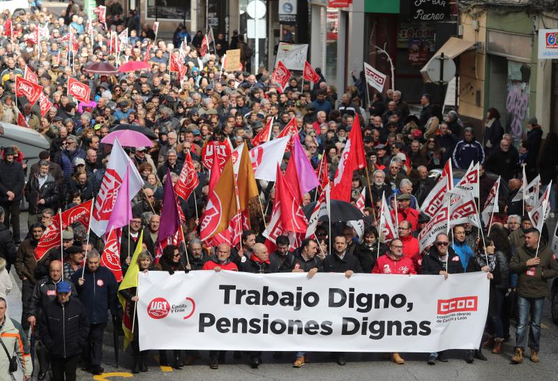 Madrid, Barcelona, Bilbao, San Sebastián, Vigo... protestan en las calles por el insuficiente alza del 0,25% y piden que estas ayudas se revaloricen en función del IPC