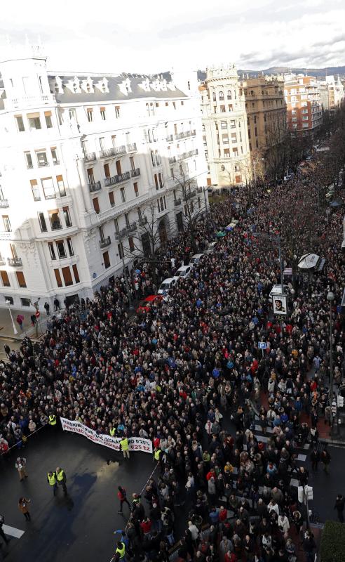 Madrid, Barcelona, Bilbao, San Sebastián, Vigo... protestan en las calles por el insuficiente alza del 0,25% y piden que estas ayudas se revaloricen en función del IPC