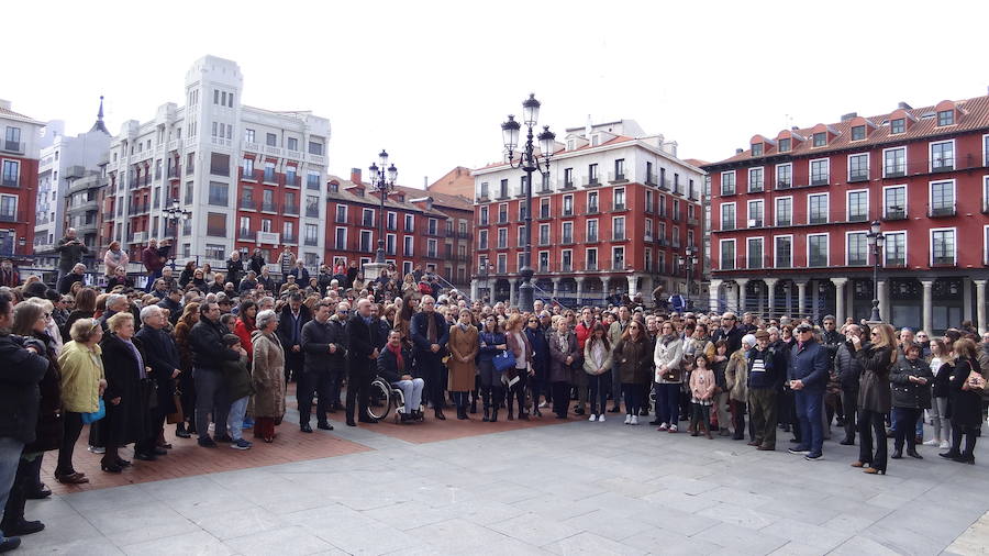 Fotos: Concentración en Valladolid en apoyo a la prisión permanente revisable