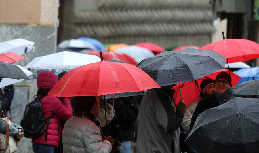 Fotos: Jornada de frío y lluvia en Segovia