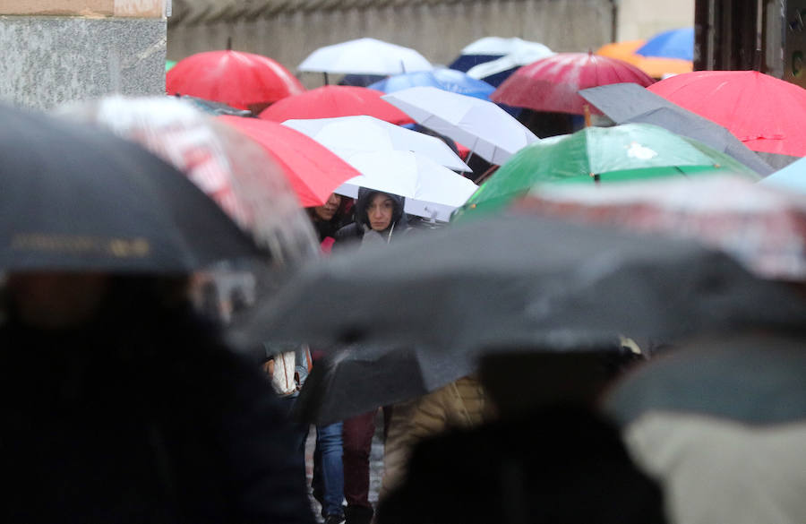 Fotos: Jornada de frío y lluvia en Segovia