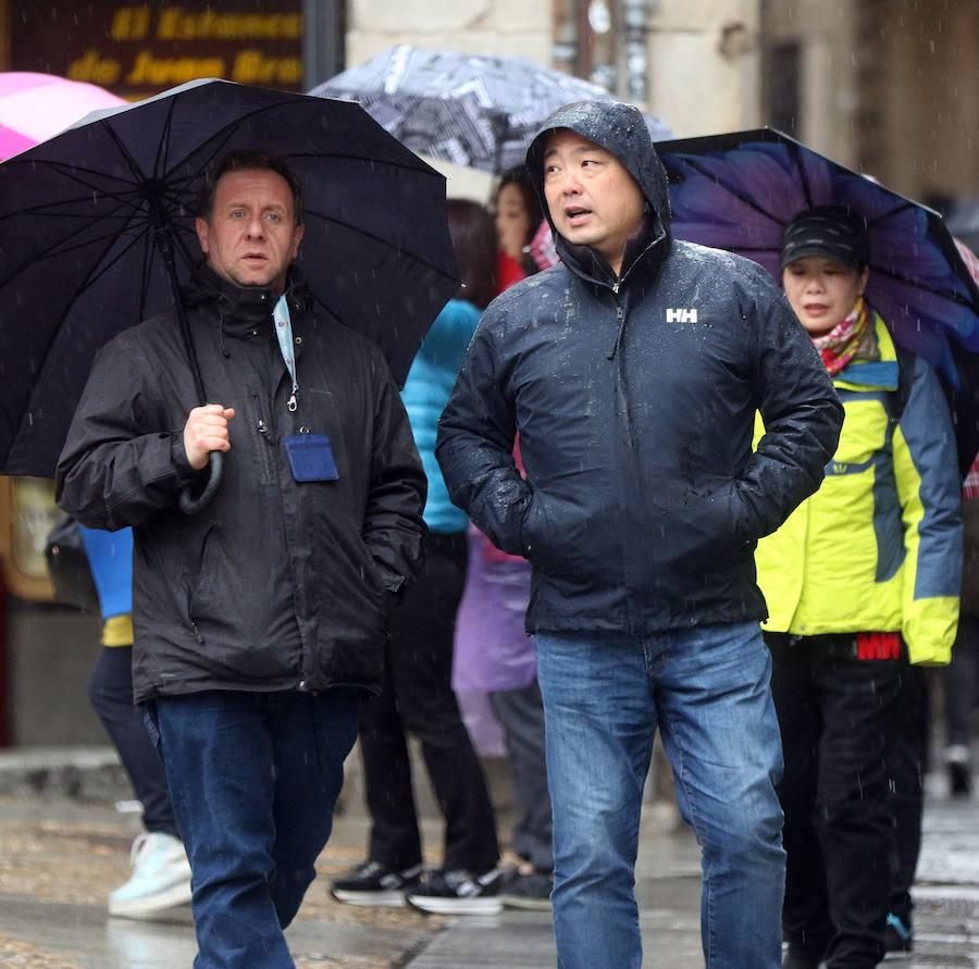 Fotos: Jornada de frío y lluvia en Segovia