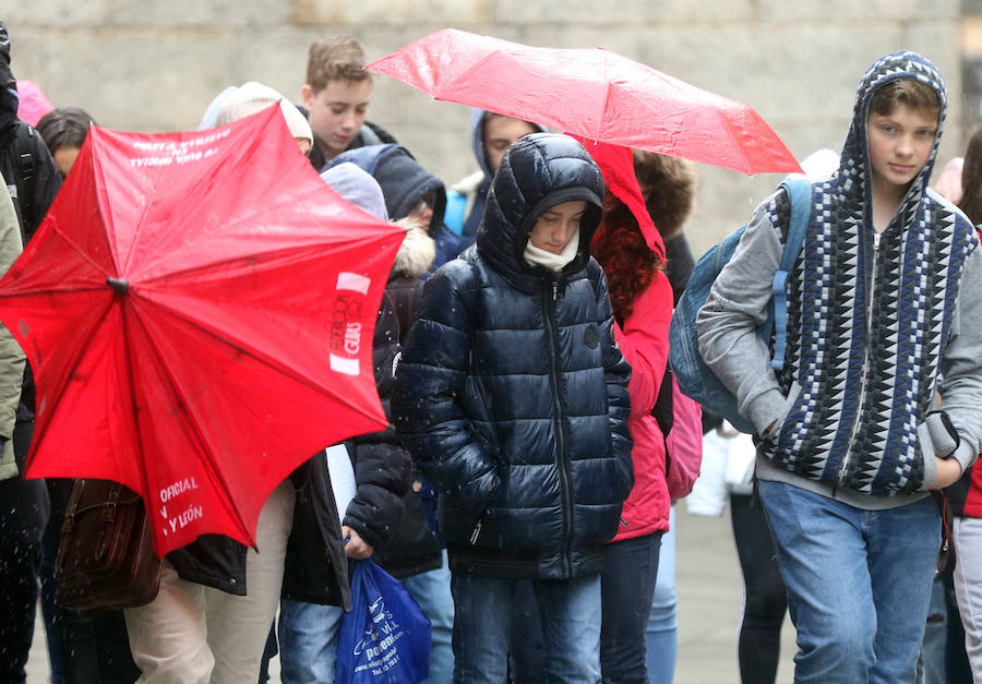 Fotos: Jornada de frío y lluvia en Segovia
