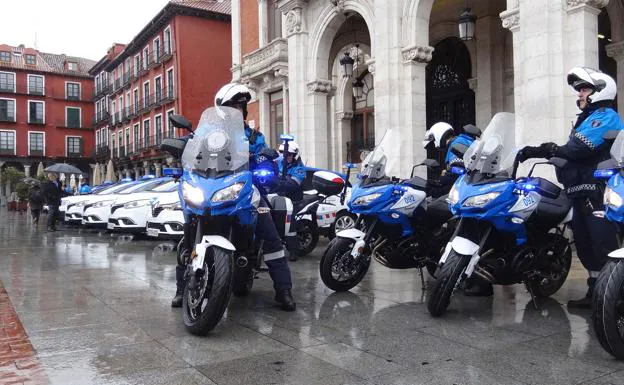 Presentación de seis nuevas patrullas y diecinueve motocicletas que permitirán renovar la flota de la Policía Local de Valladolid.