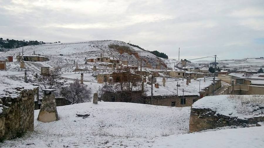 Fotos: La nieve tiñe de blanco el Cerrato palentino