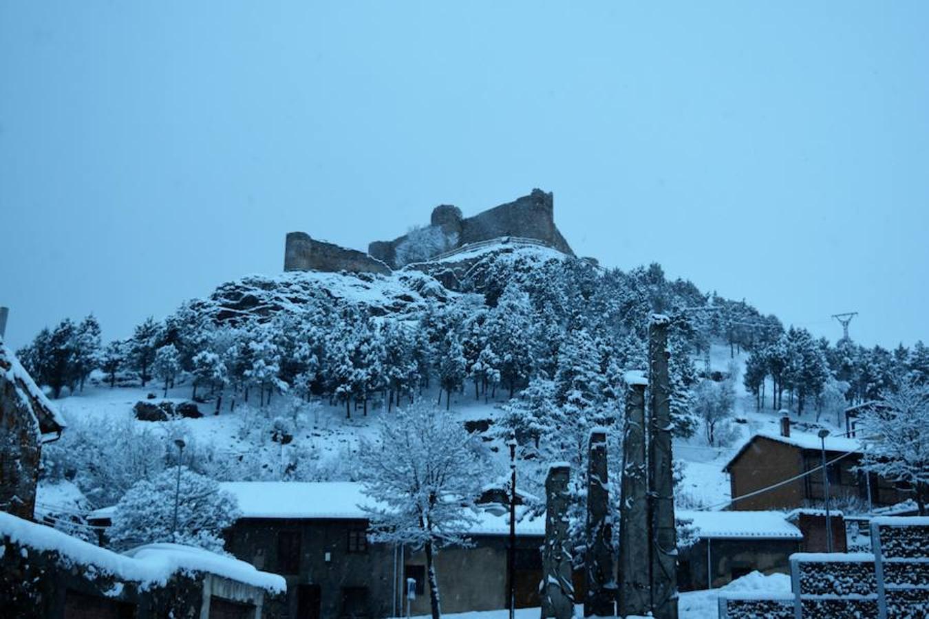 Fotos: Nieve en Aguilar para recibir a la primavera