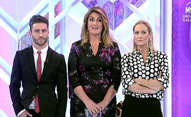 Los estilistas Pelayo Díaz y Fiona Ferrer y en el centro la presentadora Carlos Corredera. 