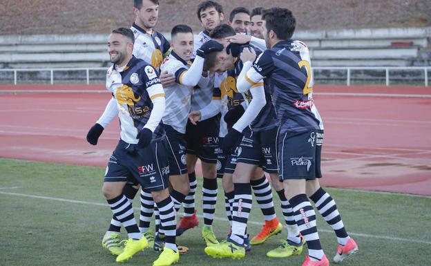 Los jugadores de Unionistas celebran un gol esta temporada. 