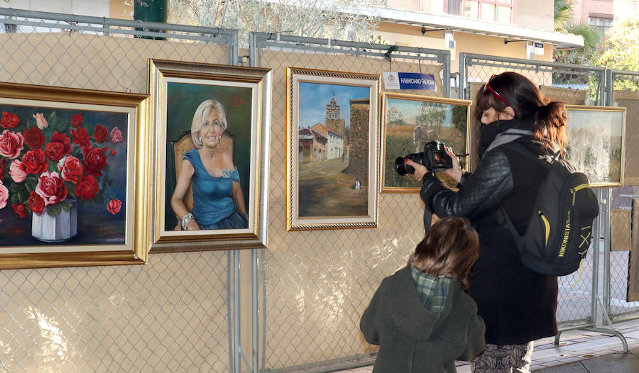 Debido al Día Europeo de la Creatividad se ha expusto en la marquesina de la Plaza España de Valladolid una exposición de pintura de la mano de Unión Artística Vallisoletana. 