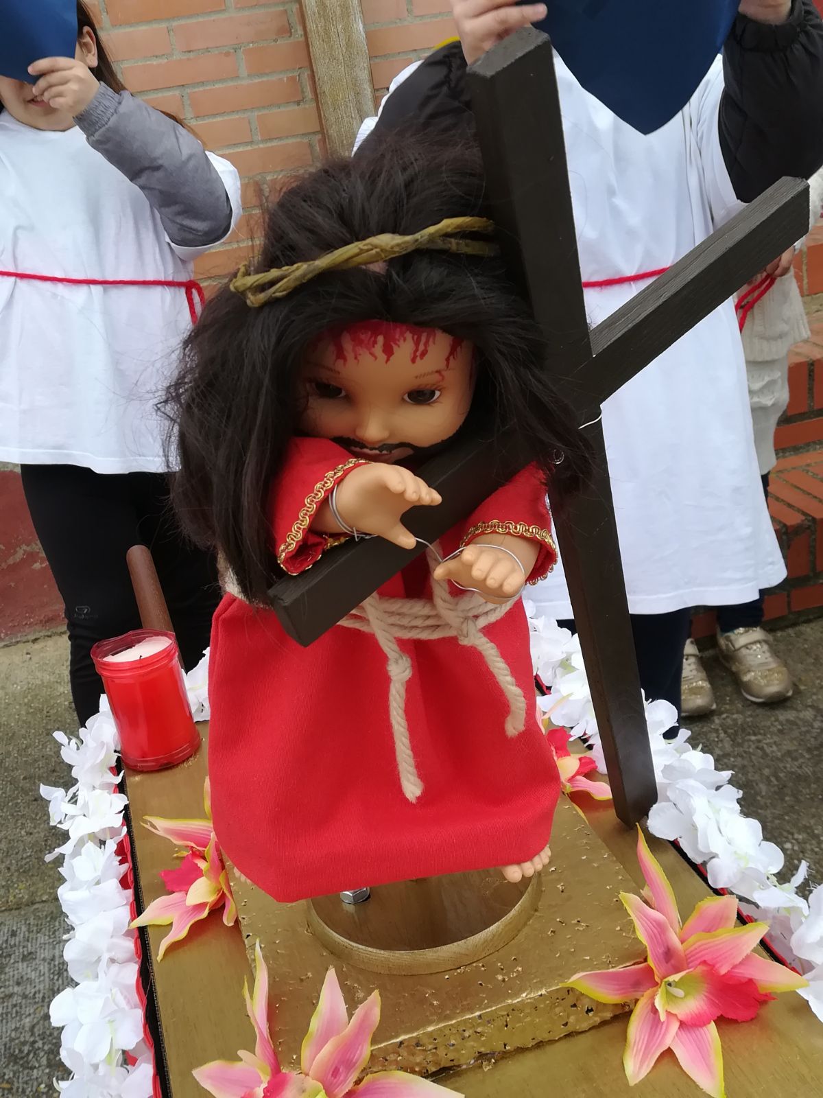 Fotos: Procesión infantil en Torrelobatón con los niños del colegio Padre Hoyos