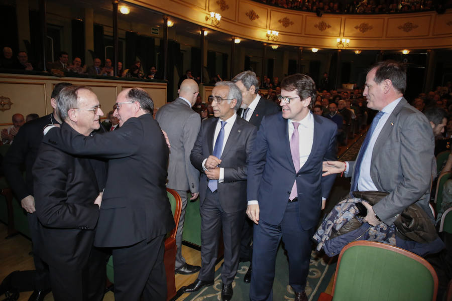 No quiso dejar pasar la oportunidad en el inicio de su pregón de mencionar a la organización que preside, Proyecto Hombre de Salamanca