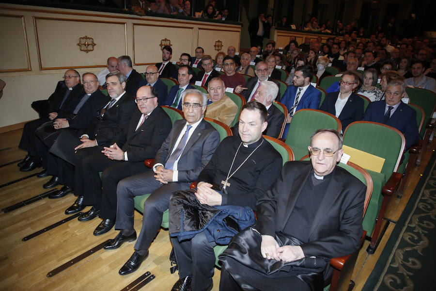 No quiso dejar pasar la oportunidad en el inicio de su pregón de mencionar a la organización que preside, Proyecto Hombre de Salamanca