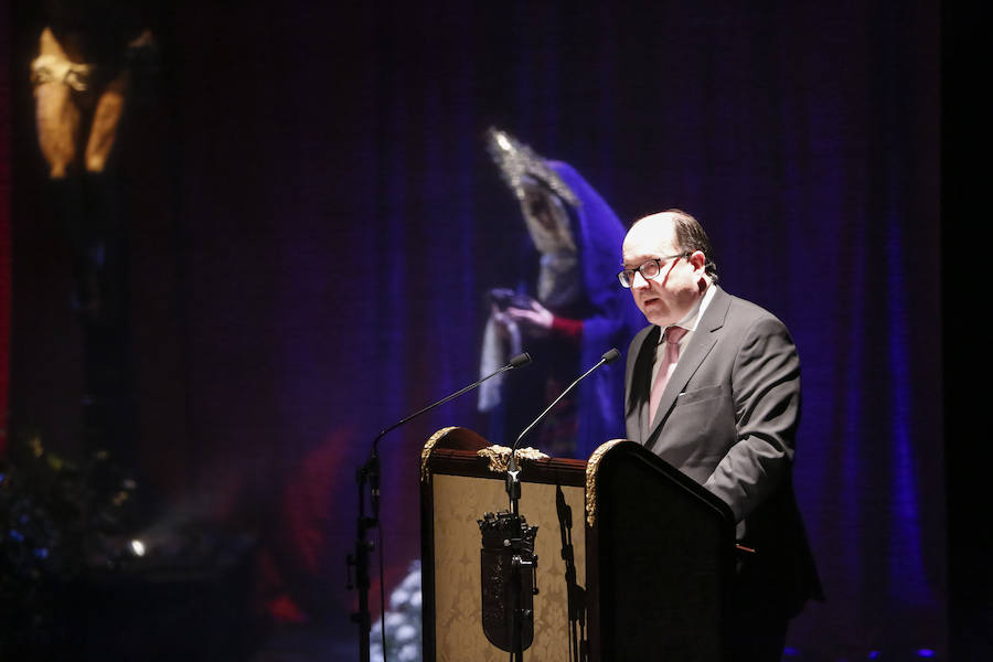 No quiso dejar pasar la oportunidad en el inicio de su pregón de mencionar a la organización que preside, Proyecto Hombre de Salamanca