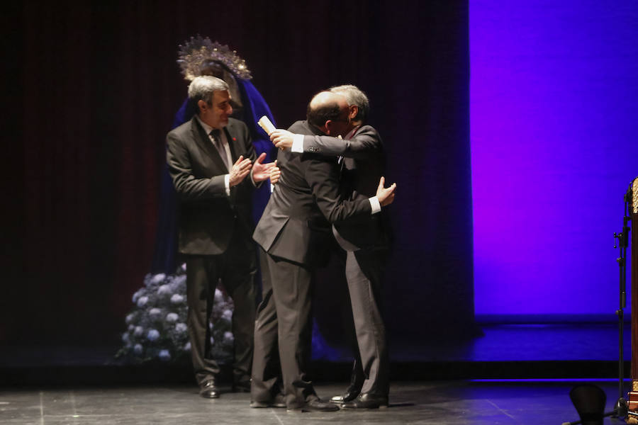 No quiso dejar pasar la oportunidad en el inicio de su pregón de mencionar a la organización que preside, Proyecto Hombre de Salamanca