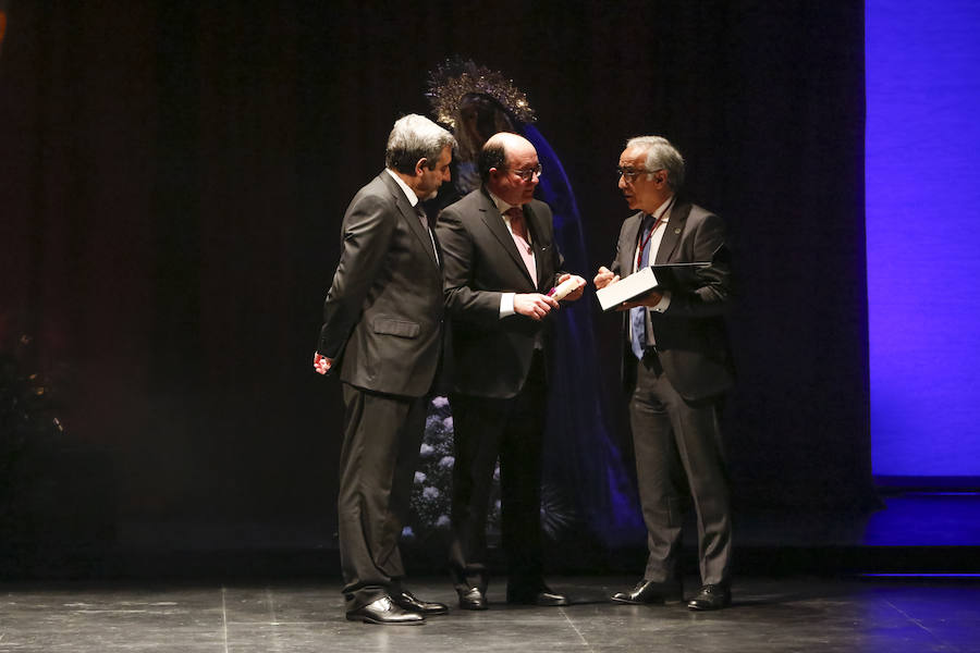 No quiso dejar pasar la oportunidad en el inicio de su pregón de mencionar a la organización que preside, Proyecto Hombre de Salamanca