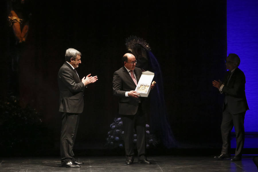 No quiso dejar pasar la oportunidad en el inicio de su pregón de mencionar a la organización que preside, Proyecto Hombre de Salamanca