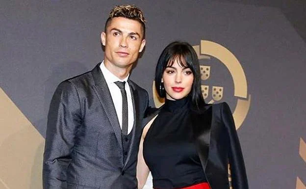 Cristiano Ronaldo con su novia Georgina Rodríguez. 