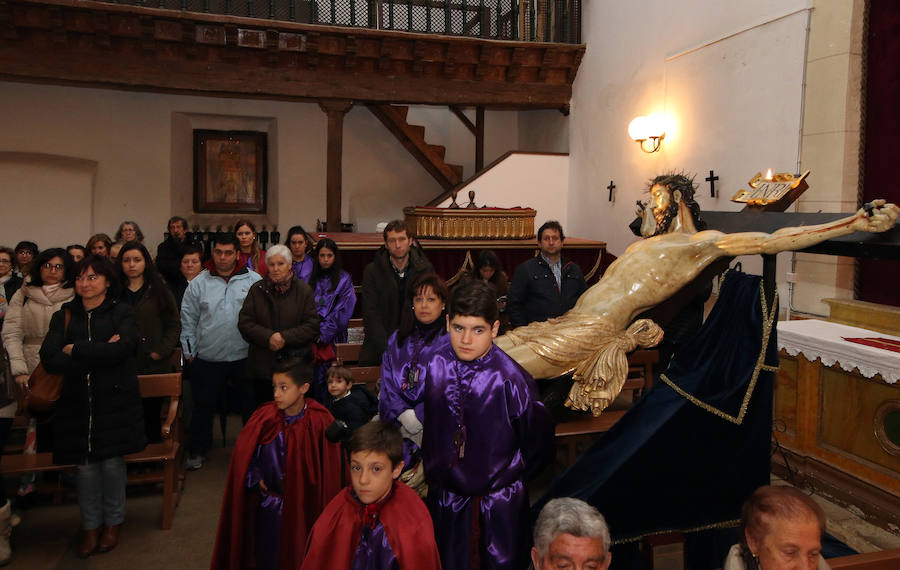 Fotos: Viernes de Dolores pasado por agua en Segovia