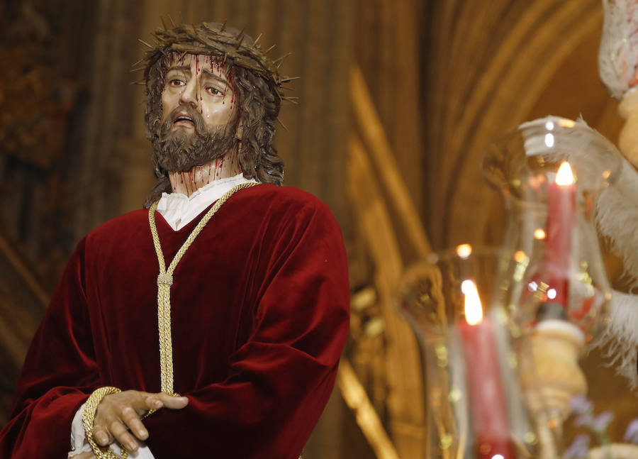 Fotos: La lluvia reduce a la catedral la primera procesión en Palencia