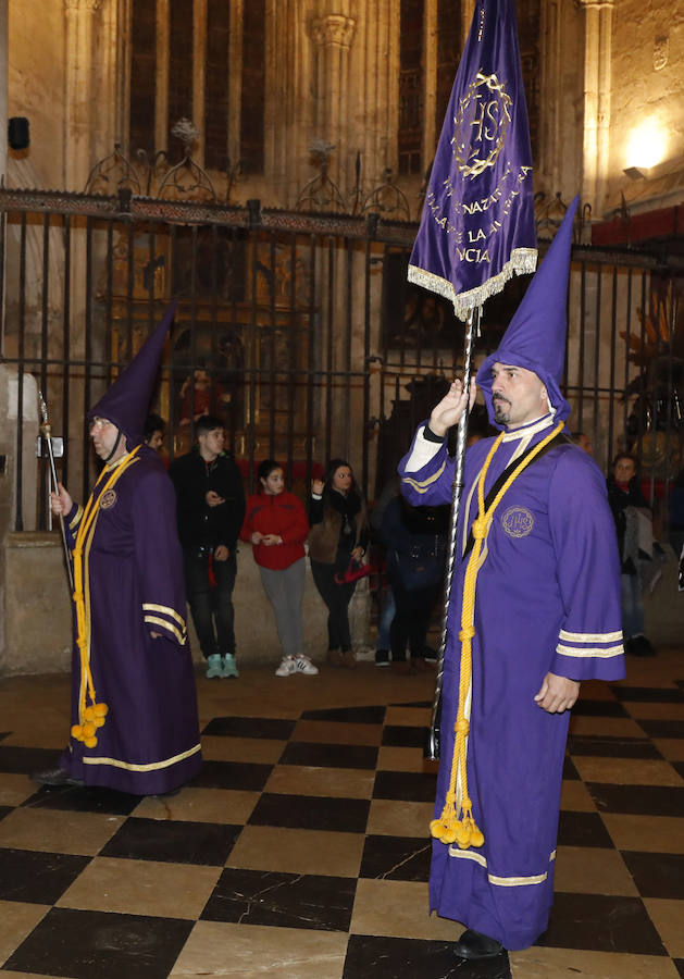 Fotos: La lluvia reduce a la catedral la primera procesión en Palencia