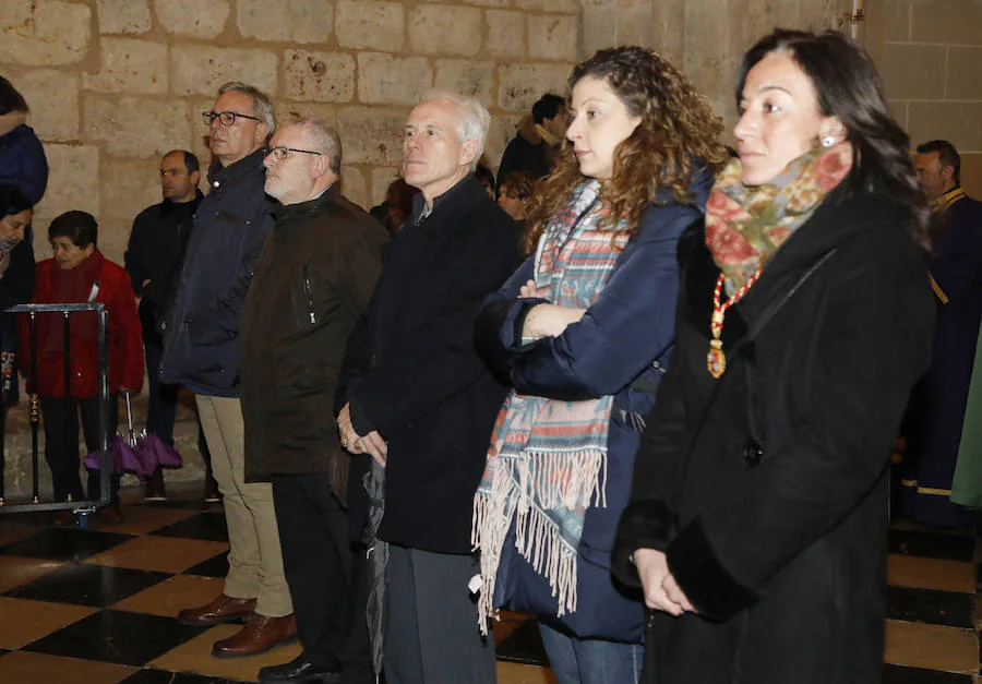 Fotos: La lluvia reduce a la catedral la primera procesión en Palencia