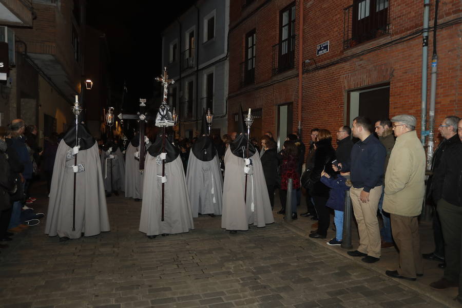 Fotos: Procesión del Ejercicio Público de las Cinco Llagas en Valladolid