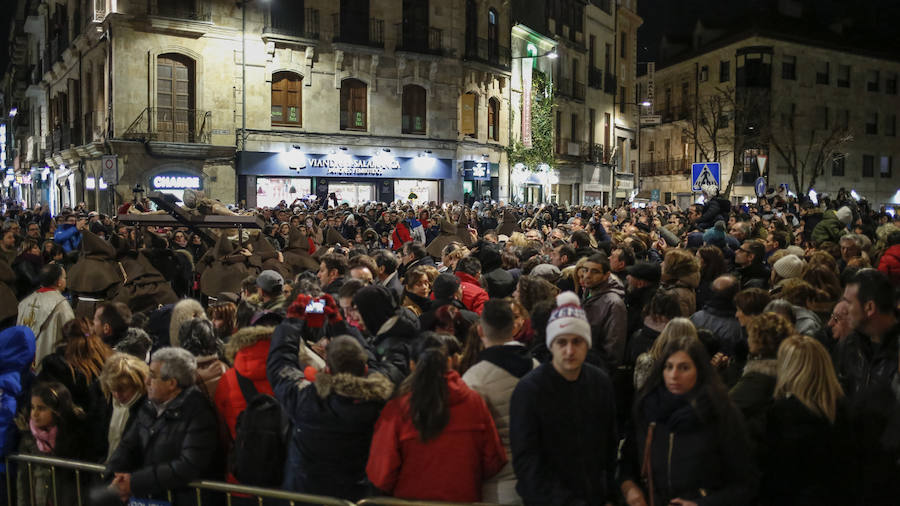 Fotos: Procesión del Sábado Santo del Cristo de la Humildad en Salamanca