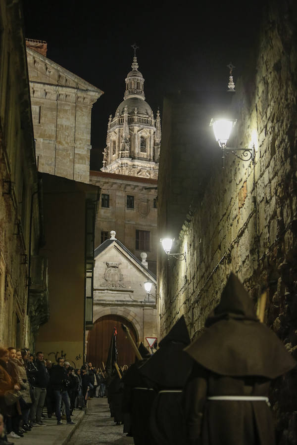 Fotos: Procesión del Sábado Santo del Cristo de la Humildad en Salamanca