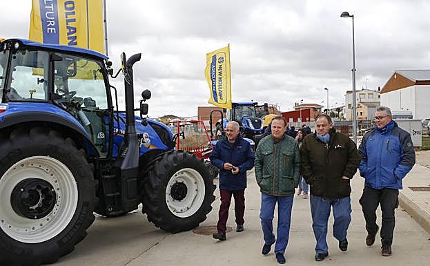 La inauguración corrió a cargo de los diputados de Agricultura y Ferias y del Ayuntamiento. 