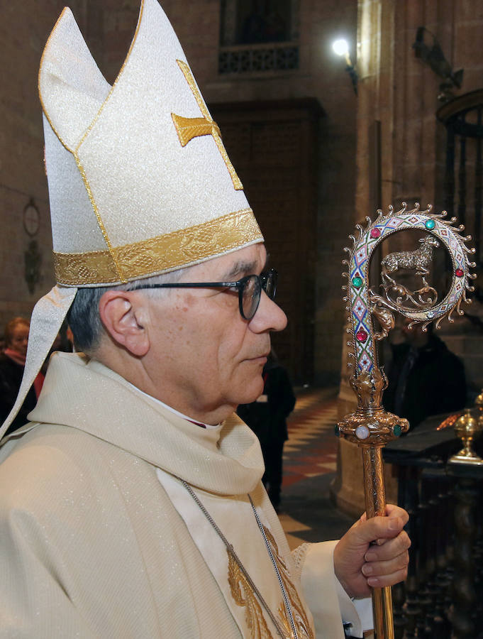 Fotos: Misa Crismal en el altar mayor de la Catedral de Segovia