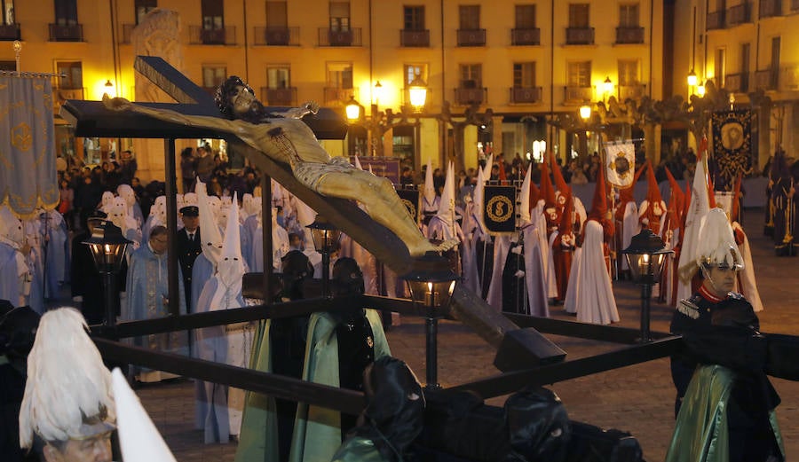 Fotos: Procesión de las Cinco Llagas en Palencia