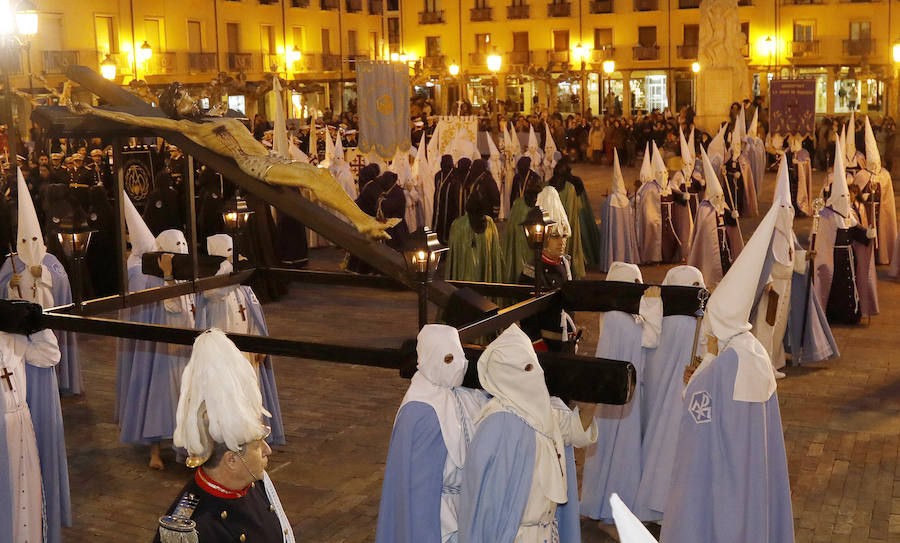 Fotos: Procesión de las Cinco Llagas en Palencia