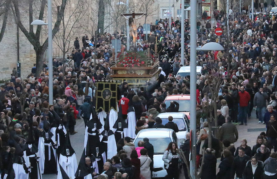 Fotos: Procesión y Oración de los Cinco Misterios con el Cristo de la Esperanza