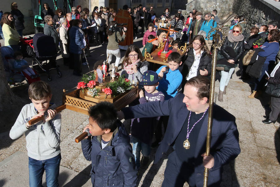 Fotos: Procesión de la Pasión de Jesucristo por los niños de la parroquia de San José