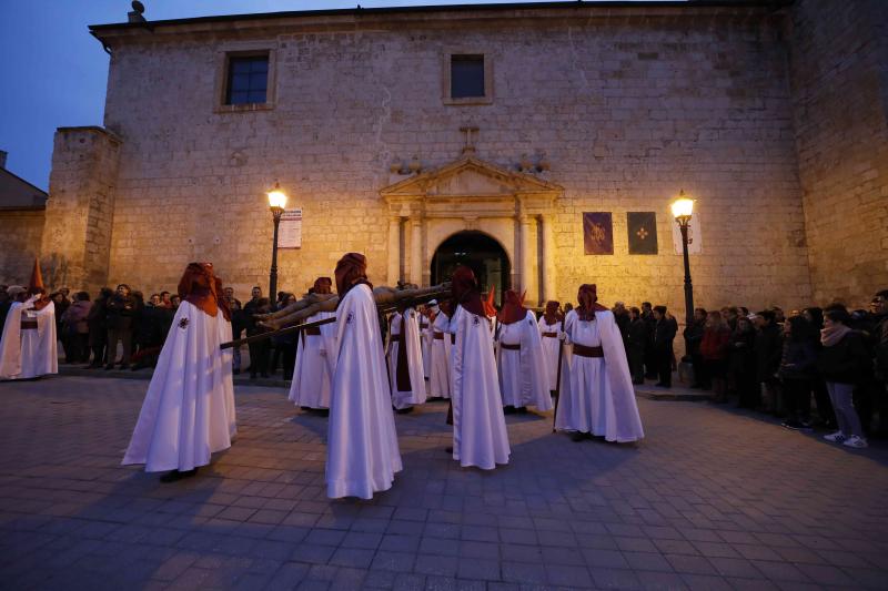 Fotos: Procesión de la Cofradía del Santo Cristo de la Buena Muerte en Peñafiel