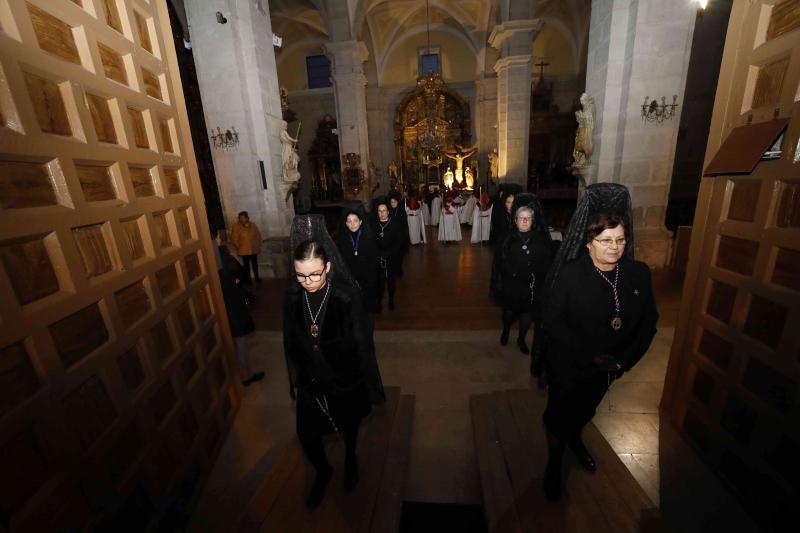 Fotos: Procesión de la Cofradía del Santo Cristo de la Buena Muerte en Peñafiel