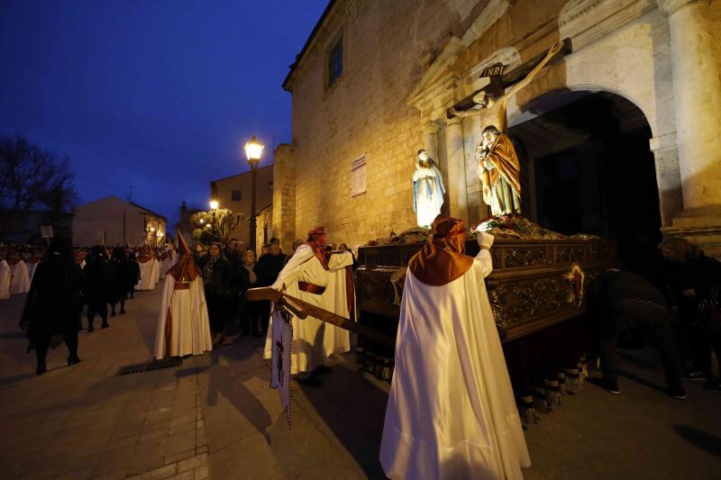 Fotos: Procesión de la Cofradía del Santo Cristo de la Buena Muerte en Peñafiel