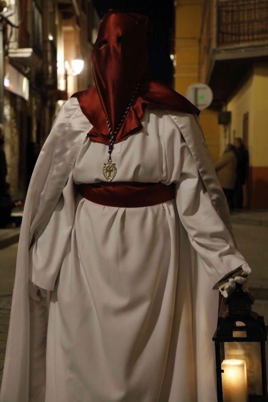 Fotos: Procesión de la Cofradía del Santo Cristo de la Buena Muerte en Peñafiel