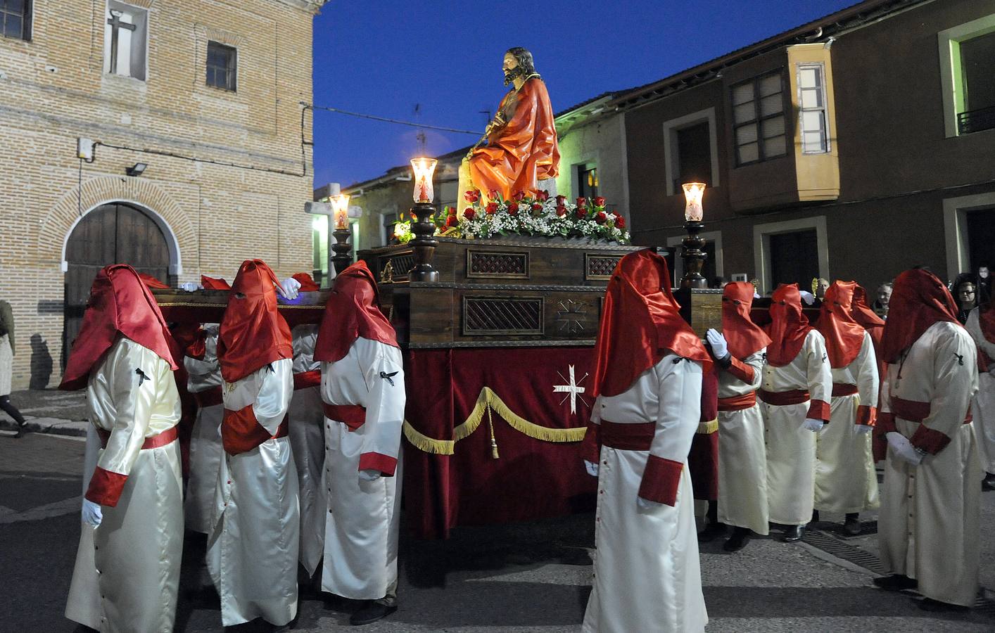 Fotos: Procesión de la Vera Cruz en Nava del Rey