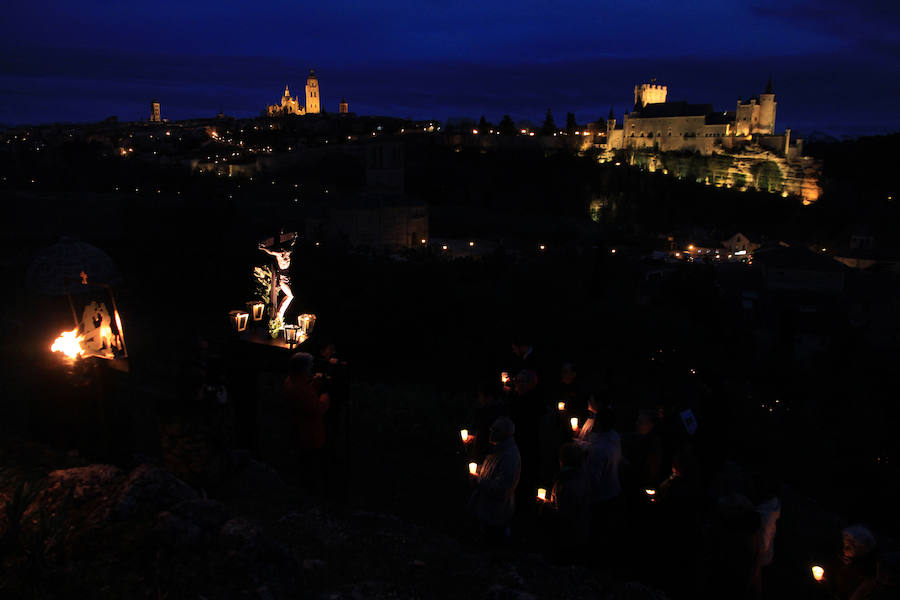 Fotos: Vía crucis en la huerta de los padres carmelitas