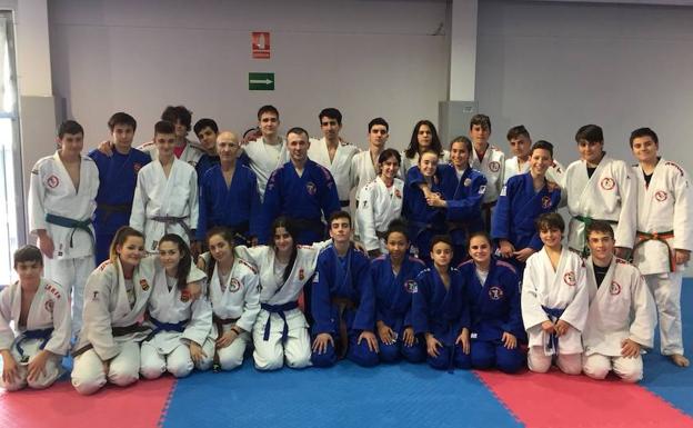 Representantes salmantinos en el entrenamiento federativo realizado en Valladolid para las categorías infantil, cadete, junior y senior. 